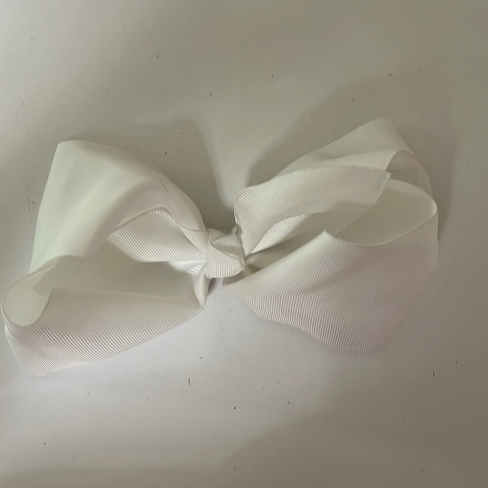 White hair bow